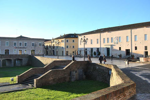 PIAZZA_DELLA_ROCCA.